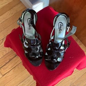 Black patent leather shoes size 7 very comfortable only one once